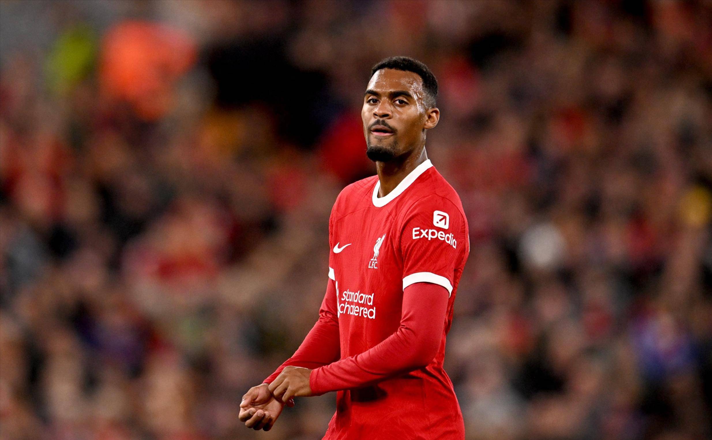 马内：范加尔在曼联想签我但没承诺出场时间，渣叔给了我承诺