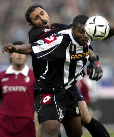 3-0大胜后的@埃尔切足球俱乐部 为大家带来一段胜利之舞