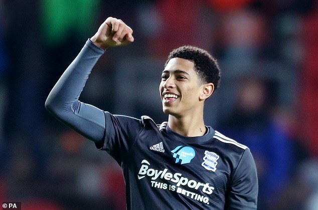 2-1！95分钟绝杀 英超13.1亿豪门18场不败终结 5.5亿战舰10轮9胜（英超2-1定胜负：95分钟绝杀，13.1亿豪门18场不败止步，5.5亿劲旅10轮9胜）