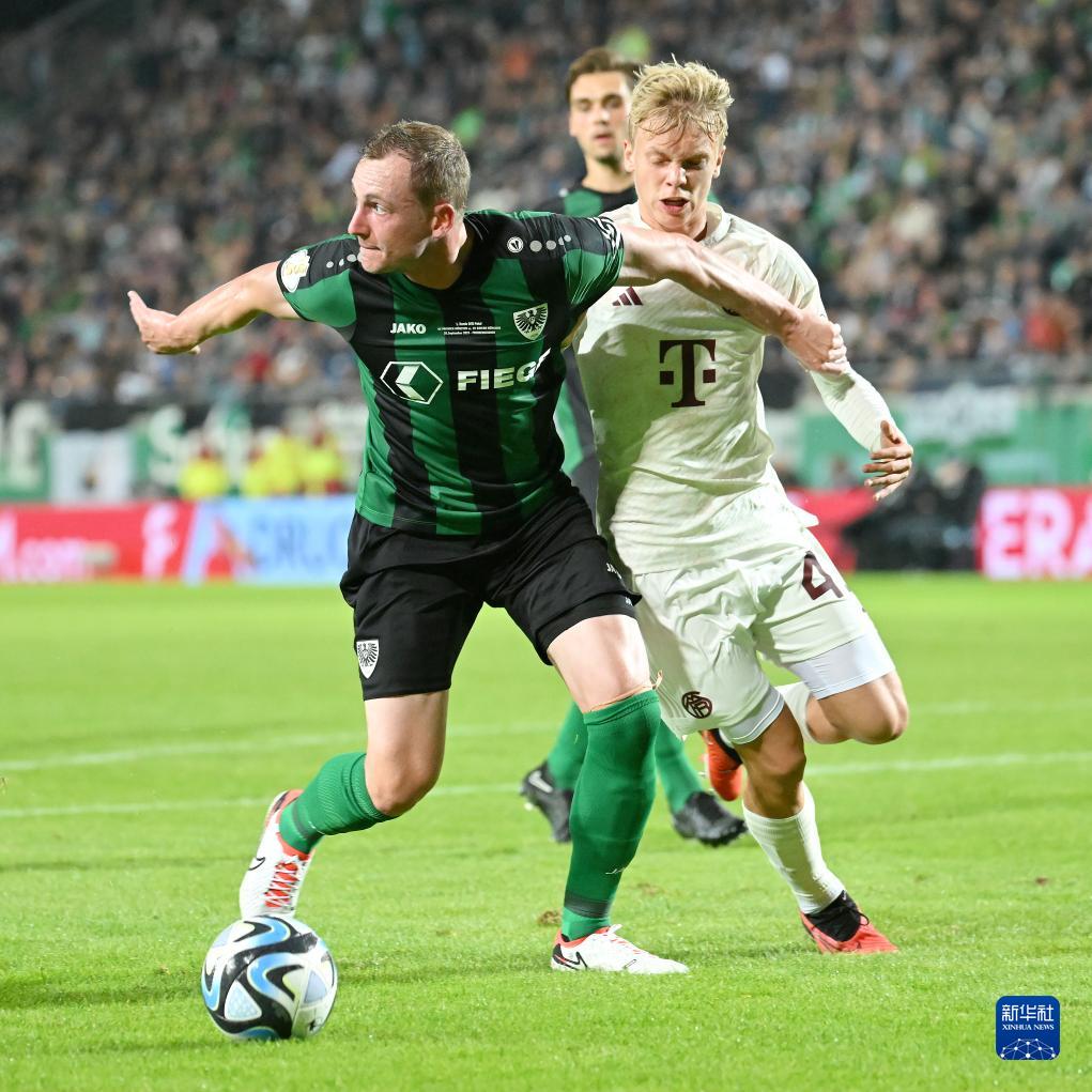 一日意甲动向：国米大胜科莫晋级榜首，米兰中锋实在是太令人发愁（意甲今日速递：国米横扫科莫登顶榜首，米兰中锋难题令人头疼）