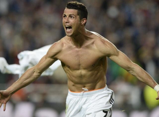 莲湖区机场小学：飞翔少年勇拼搏 绿茵场上展风采