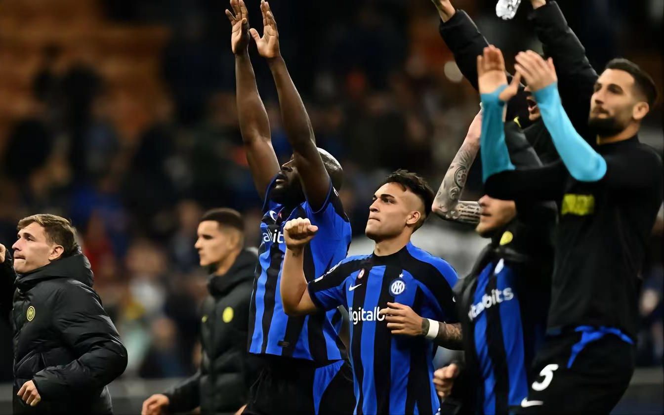 亚精英赛半场：路易斯失单刀+补射中柱，申花暂0-0广岛