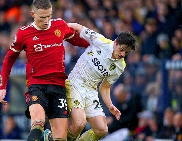 西甲最新积分榜：巴萨4分优势领先皇马居首，马竞黄潜紧随（西甲积分榜更新：巴萨以4分优势力压皇马登顶，马竞与黄潜紧追其后）