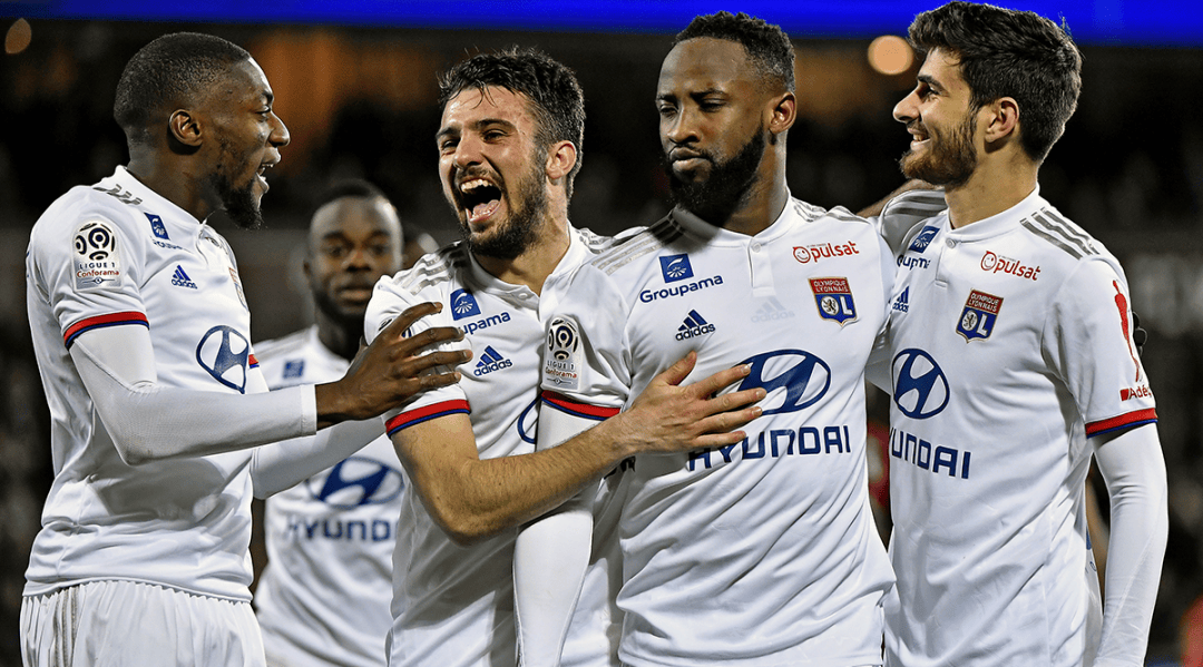 乌比格：今天球队表现非常出色，首发登场是早上教练组决定的