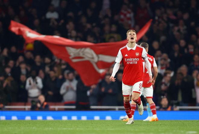 美媒：锡安前队友称锡安拥有詹姆斯级别的天赋，本可以更出色